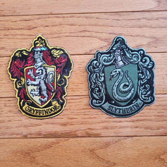 Harry Potter House Iron On Patch Set of 2 Badge Slytherin and Gryffindor - Picture 1 of 8